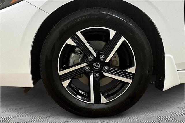 Photo of 2024 Cloud White Nissan Sentra