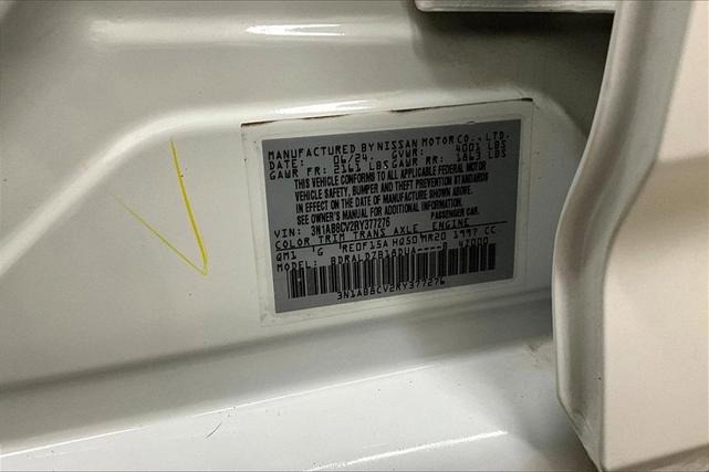 Photo of 2024 Cloud White Nissan Sentra