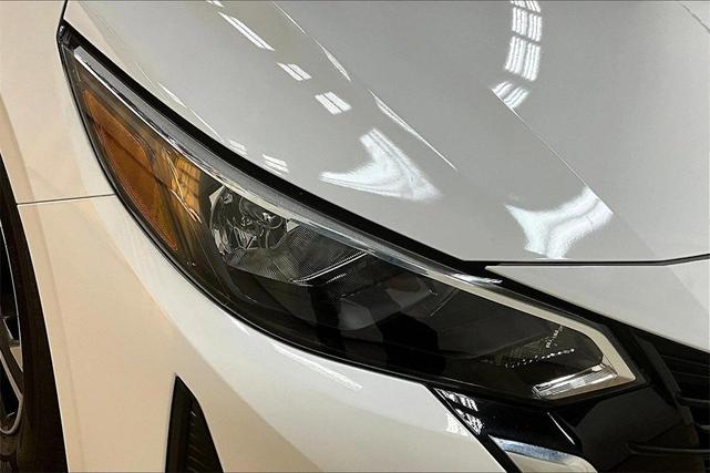 Photo of 2024 Cloud White Nissan Sentra
