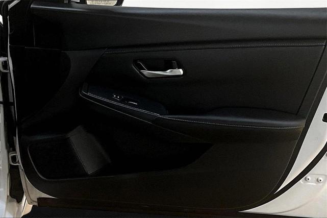 Photo of 2024 Cloud White Nissan Sentra