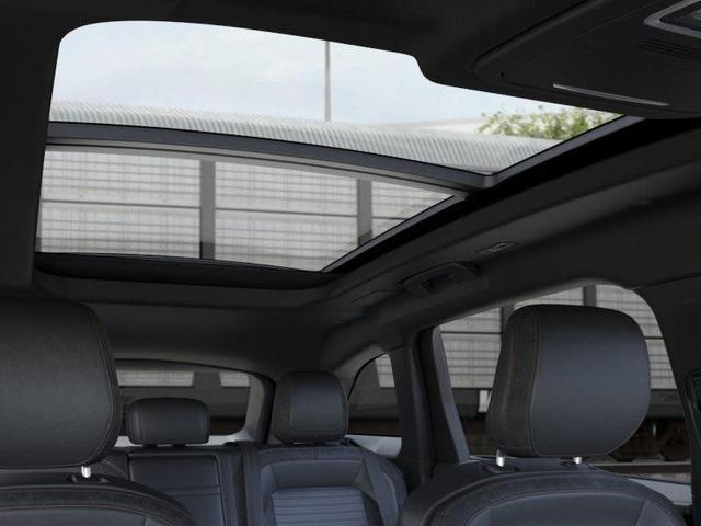 Photo of 2025 Silver Radiance Metallic Lincoln Nautilus