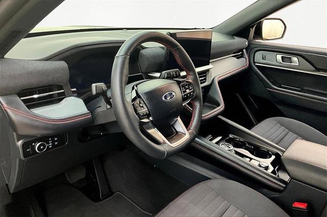 Photo of 2025 Carbonized Gray Metallic Ford Explorer