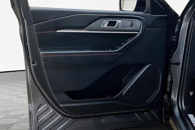 Photo of 2025 Carbonized Gray Metallic Ford Explorer