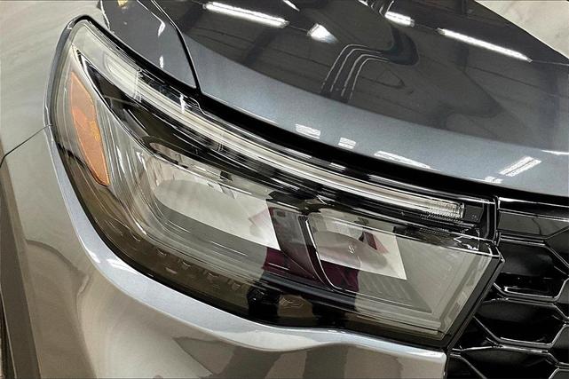 Photo of 2025 Carbonized Gray Metallic Ford Explorer