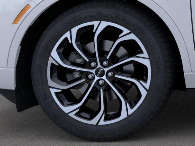 Photo of 2025 White Platinum Tri-Coat Metallic Lincoln Nautilus