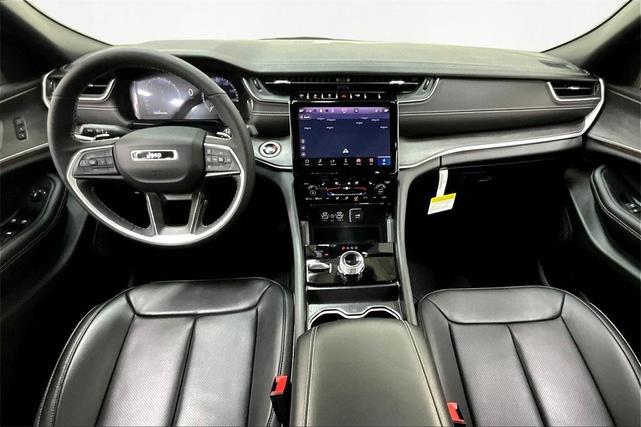 Photo of 2025 Bright White Clearcoat Jeep Grand Cherokee