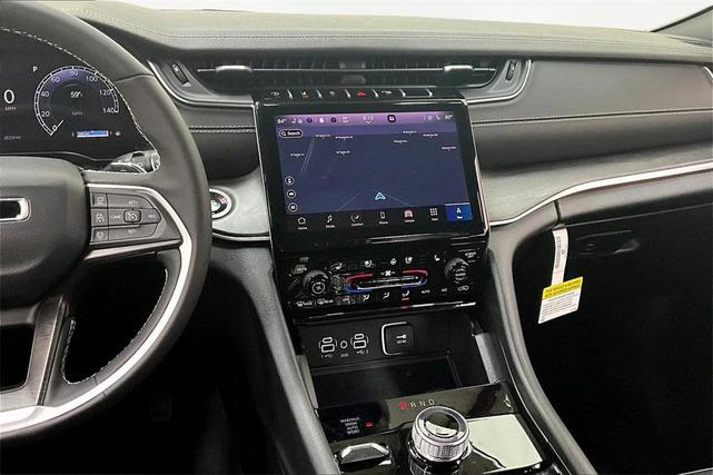 Photo of 2025 Bright White Clearcoat Jeep Grand Cherokee