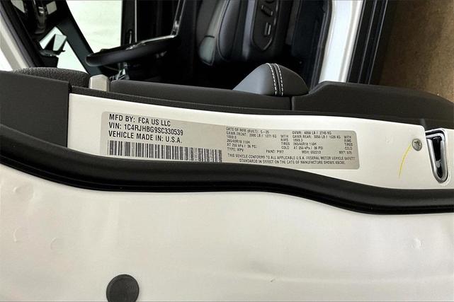 Photo of 2025 Bright White Clearcoat Jeep Grand Cherokee