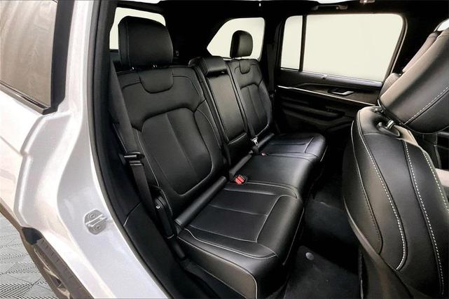 Photo of 2025 Bright White Clearcoat Jeep Grand Cherokee