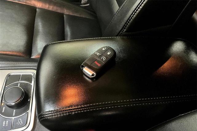 Photo of 2018 Diamond Black Jeep Grand Cherokee