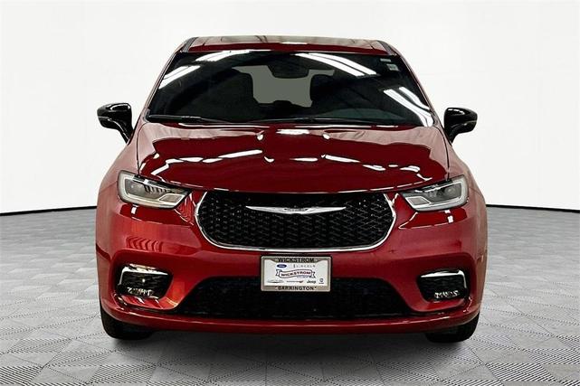 Photo of 2026 Red Chrysler Pacifica
