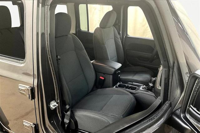 Photo of 2025 Granite Crystal Clearcoat Metallic Jeep Wrangler