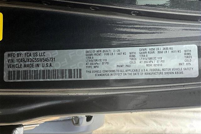Photo of 2025 Granite Crystal Clearcoat Metallic Jeep Wrangler