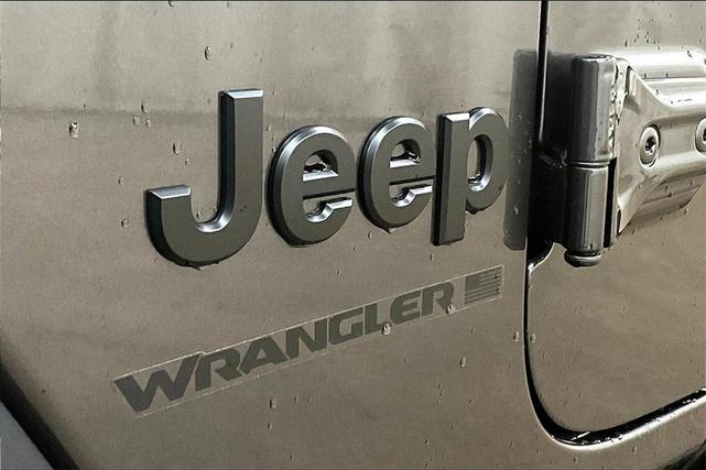 Photo of 2025 Granite Crystal Clearcoat Metallic Jeep Wrangler