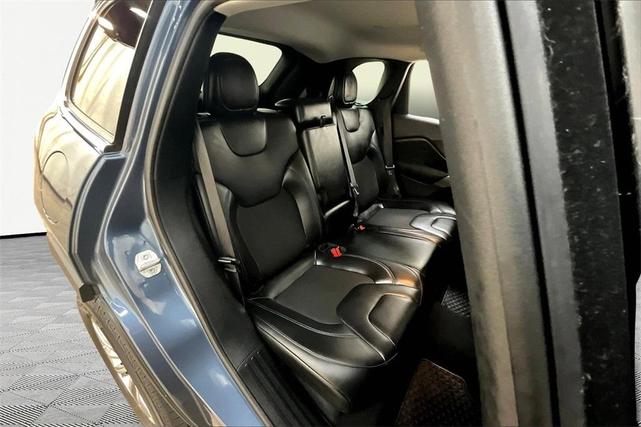 Photo of 2020 Slate Blue Pearlcoat Jeep Cherokee