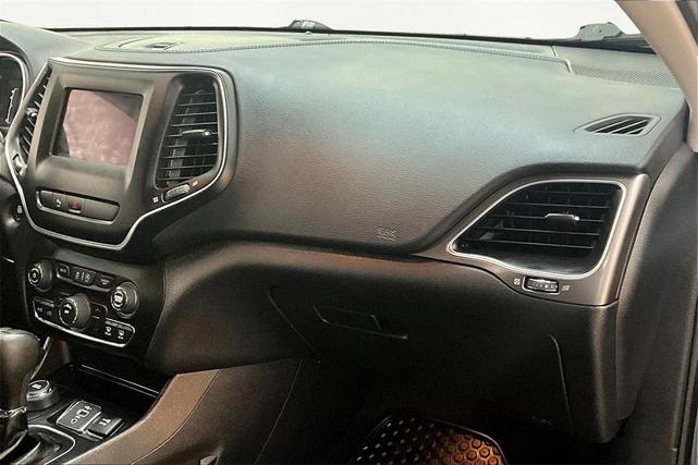 Photo of 2020 Slate Blue Pearlcoat Jeep Cherokee