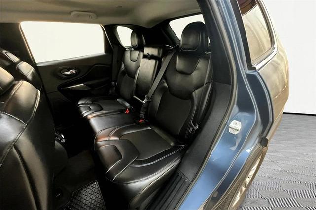 Photo of 2020 Slate Blue Pearlcoat Jeep Cherokee