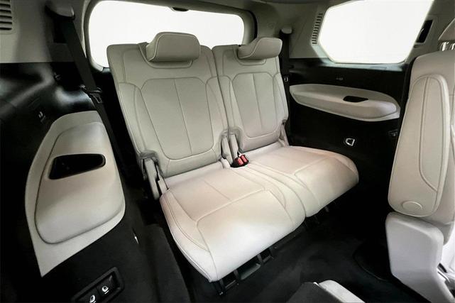 Photo of 2022 Metallic Jeep Grand Cherokee L