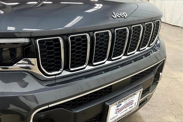 Photo of 2022 Metallic Jeep Grand Cherokee L
