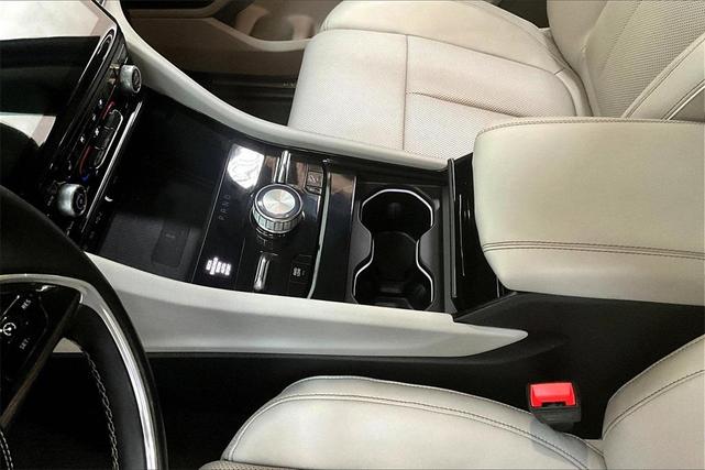 Photo of 2022 Metallic Jeep Grand Cherokee L
