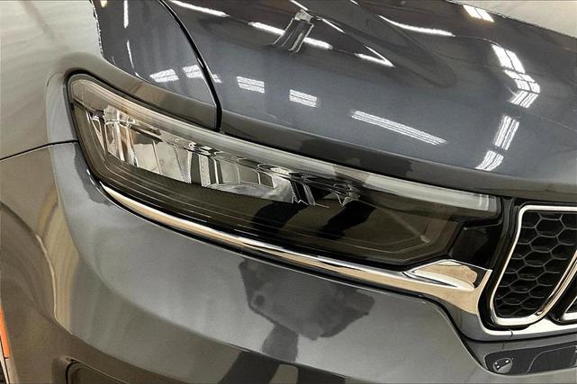 Photo of 2022 Metallic Jeep Grand Cherokee L