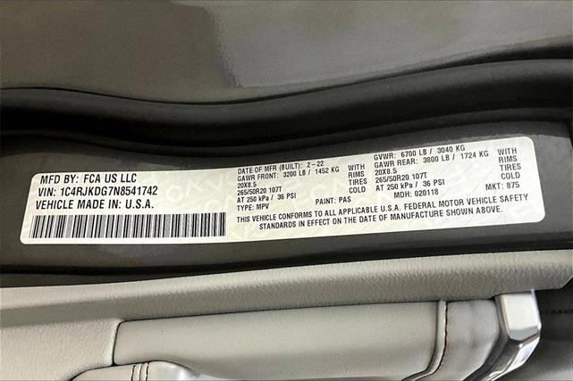 Photo of 2022 Metallic Jeep Grand Cherokee L