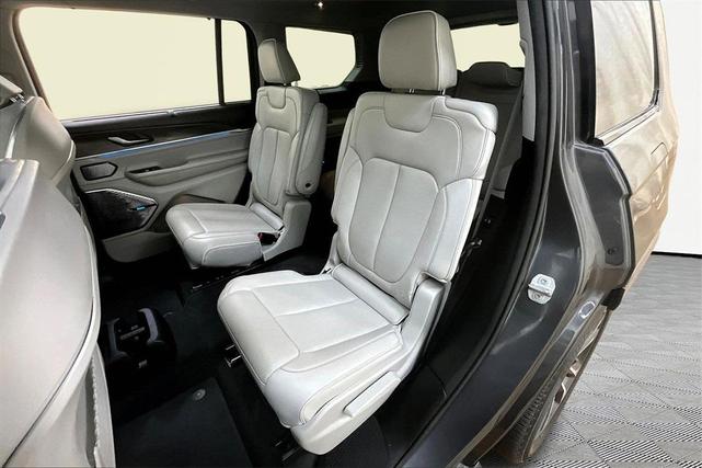 Photo of 2022 Metallic Jeep Grand Cherokee L