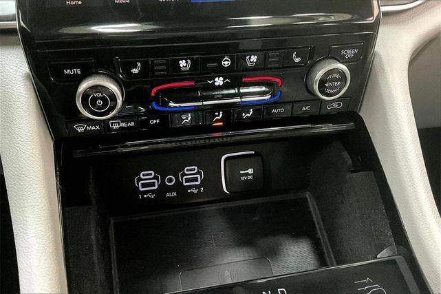 Photo of 2022 Metallic Jeep Grand Cherokee L