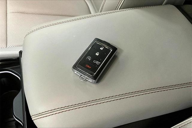Photo of 2022 Metallic Jeep Grand Cherokee L
