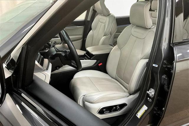 Photo of 2022 Metallic Jeep Grand Cherokee L