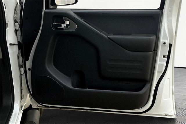 Photo of 2018 Glacier White Nissan Frontier