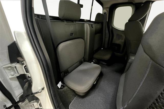Photo of 2018 Glacier White Nissan Frontier