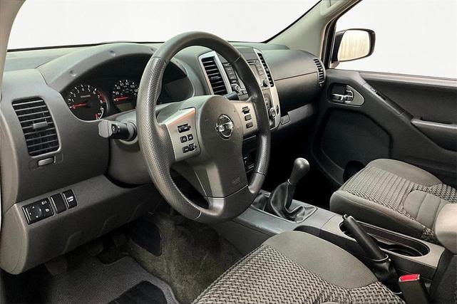 Photo of 2018 Glacier White Nissan Frontier