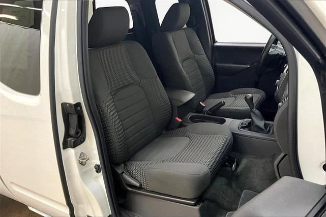 Photo of 2018 Glacier White Nissan Frontier