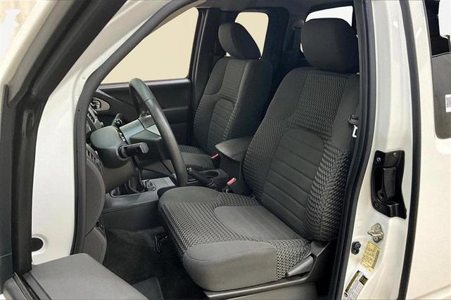 Photo of 2018 Glacier White Nissan Frontier