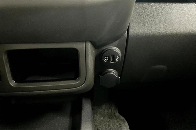 Photo of 2018 Glacier White Nissan Frontier