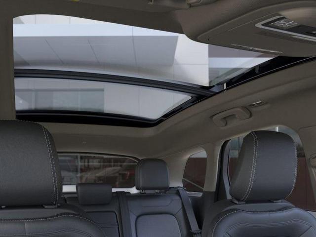 Photo of 2025 Pristine White Lincoln Corsair