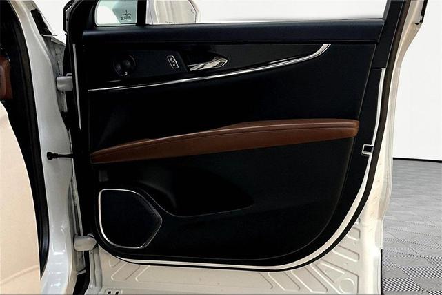 Photo of 2022 Pristine White Lincoln Nautilus