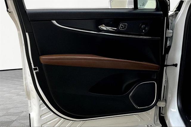 Photo of 2022 Pristine White Lincoln Nautilus