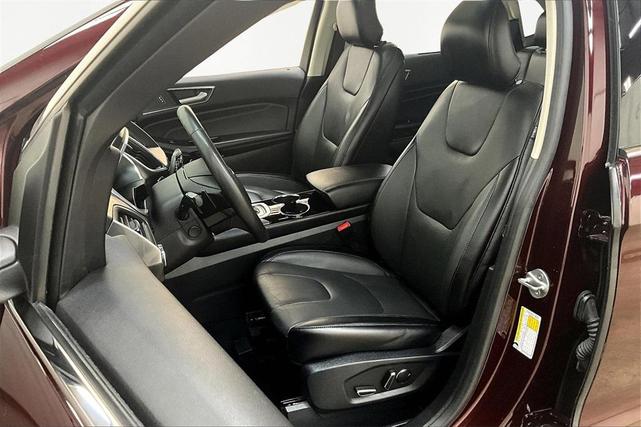 Photo of 2018 Burgundy Velvet Metallic Tinted Clearcoat Ford Edge