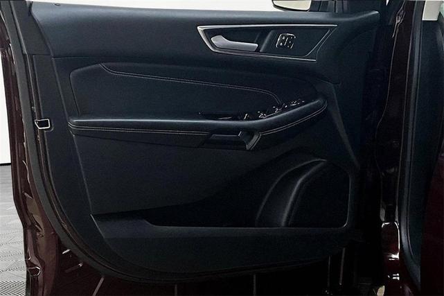 Photo of 2018 Burgundy Velvet Metallic Tinted Clearcoat Ford Edge