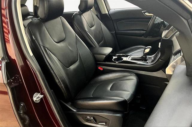 Photo of 2018 Burgundy Velvet Metallic Tinted Clearcoat Ford Edge