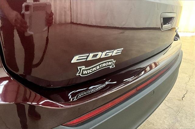 Photo of 2018 Burgundy Velvet Metallic Tinted Clearcoat Ford Edge