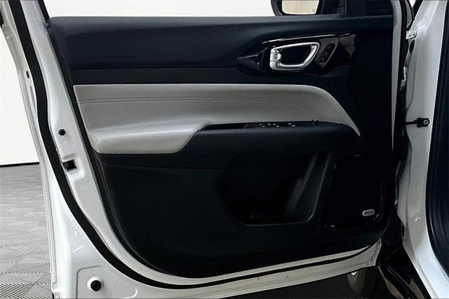Photo of 2022 Bright White Clearcoat Jeep Compass