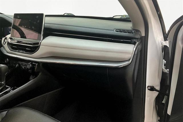 Photo of 2022 Bright White Clearcoat Jeep Compass