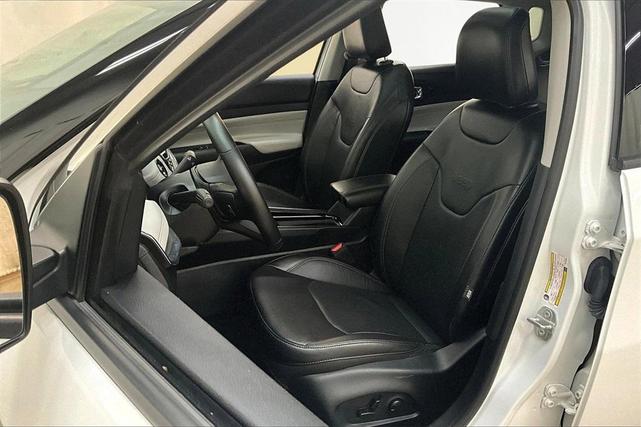 Photo of 2022 Bright White Clearcoat Jeep Compass