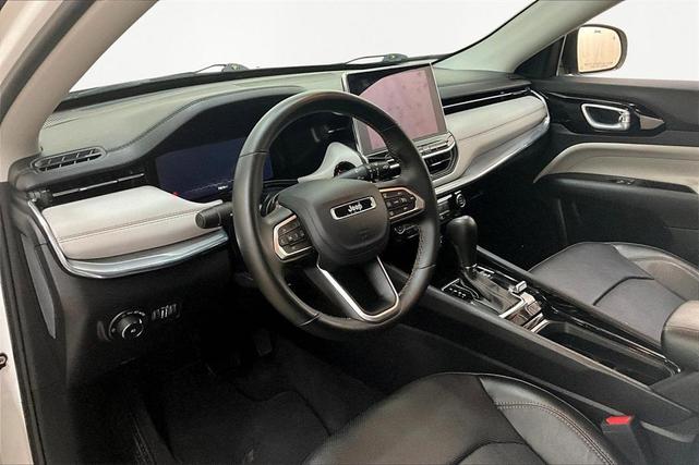 Photo of 2022 Bright White Clearcoat Jeep Compass