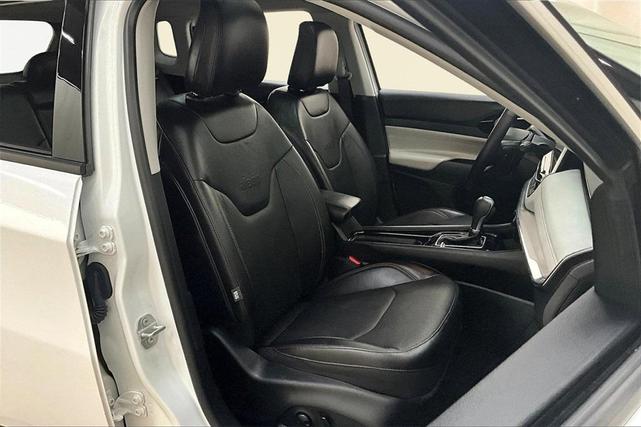 Photo of 2022 Bright White Clearcoat Jeep Compass
