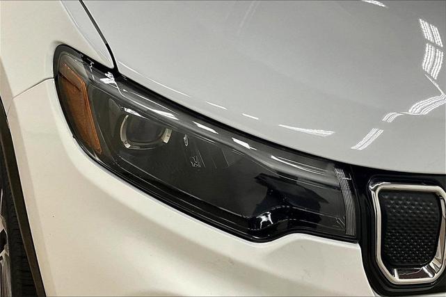 Photo of 2022 Bright White Clearcoat Jeep Compass