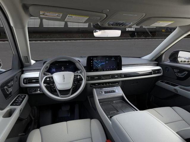 Photo of 2025 Whisper White Lincoln Aviator